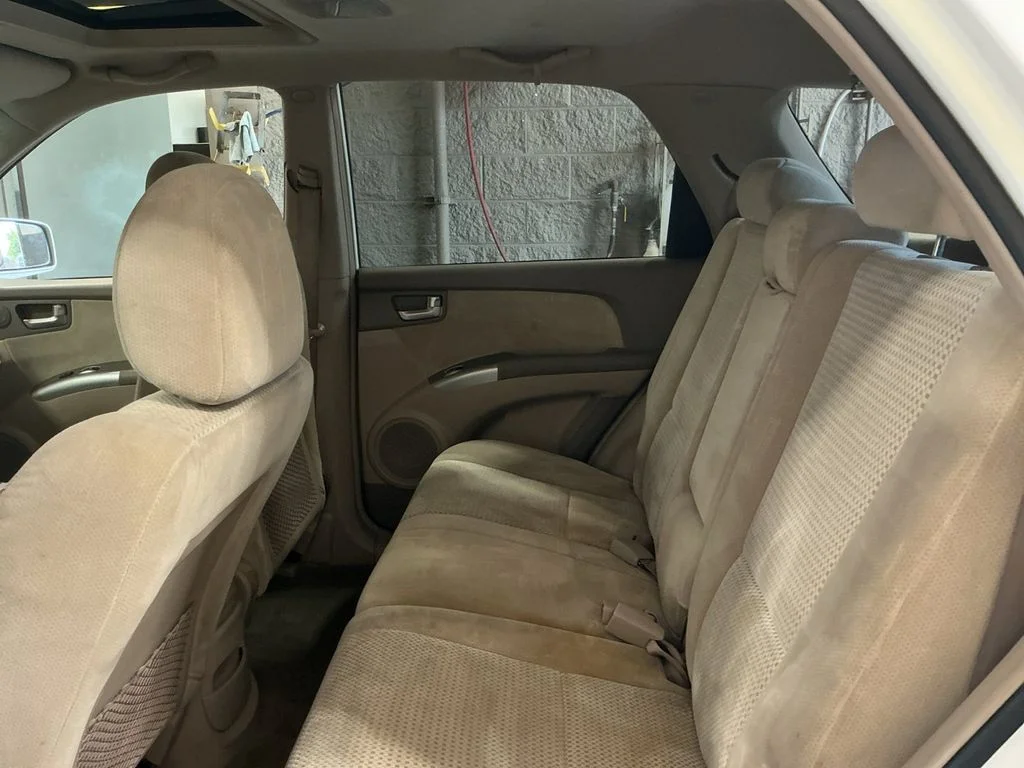 Used 2005 White Kia EX image 20