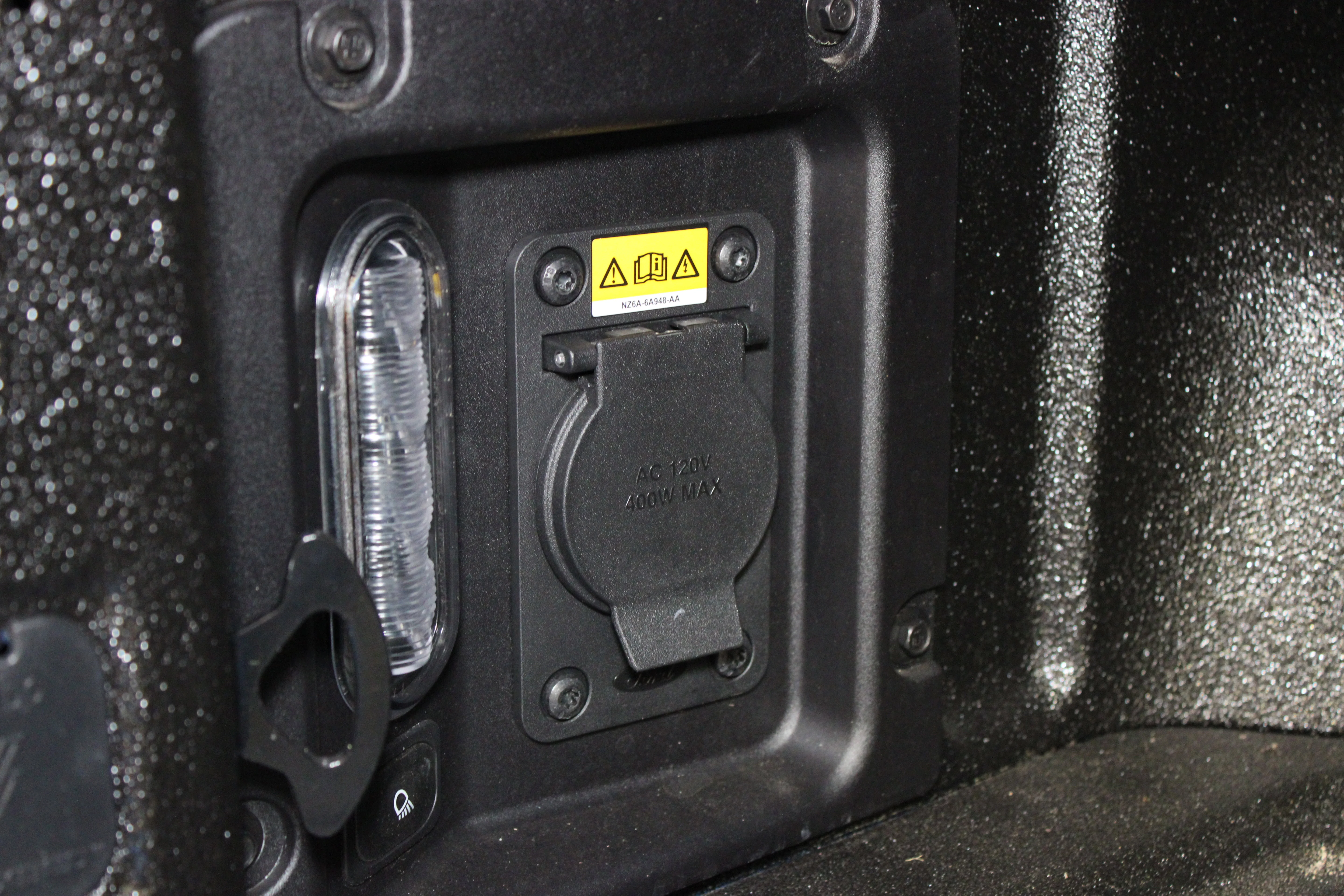 Used 2025 Blue Ford XLT image 16