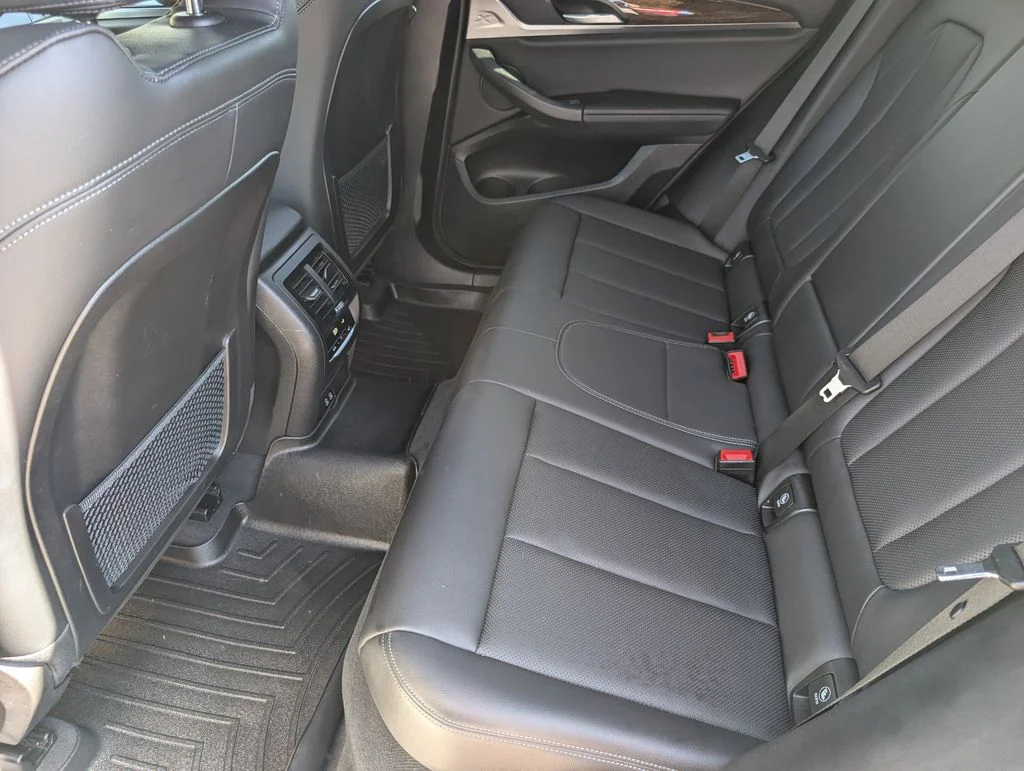 Used 2023 White Metallic BMW sDrive30i image 19