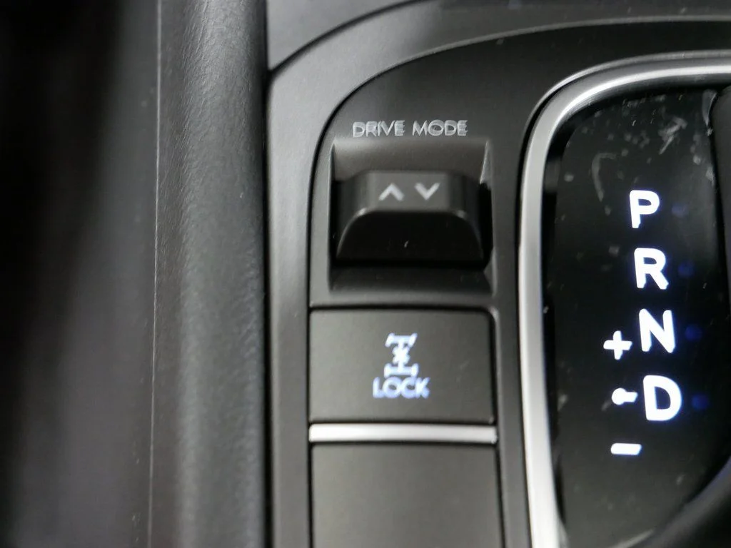 Used 2025 Black Hyundai SEL image 18