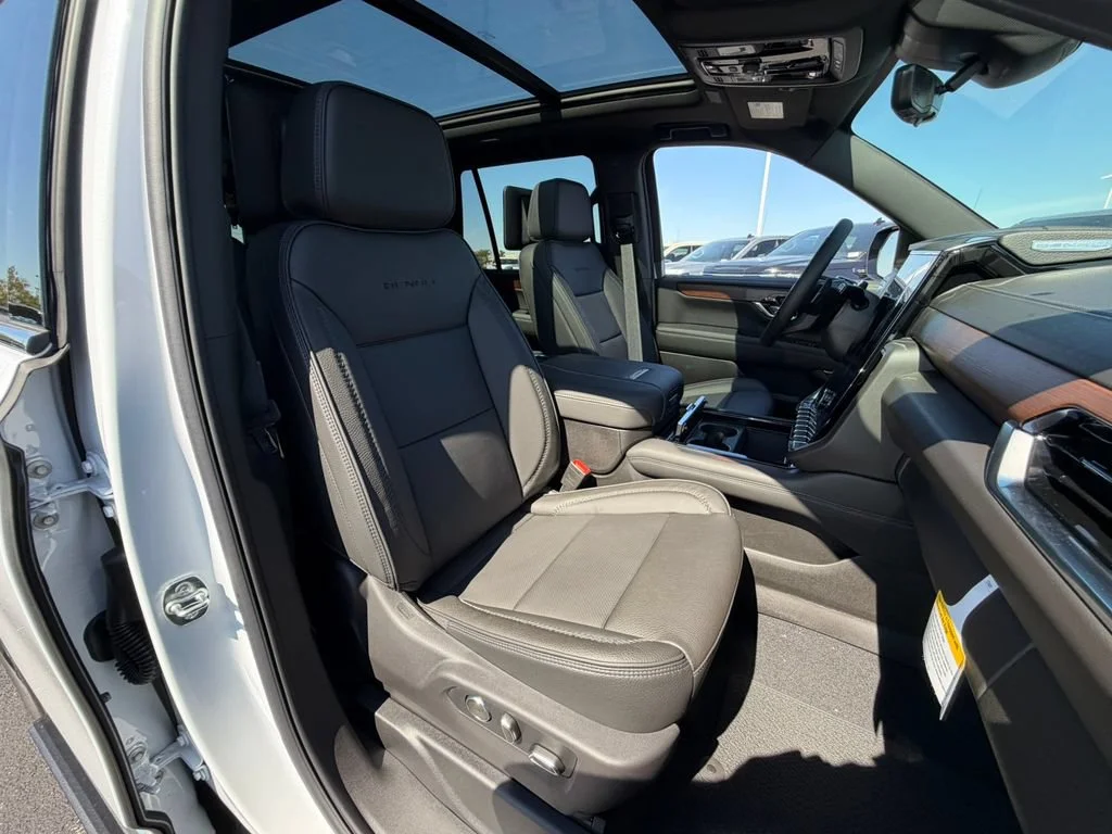 2026 GMC Yukon Denali - Photo 23