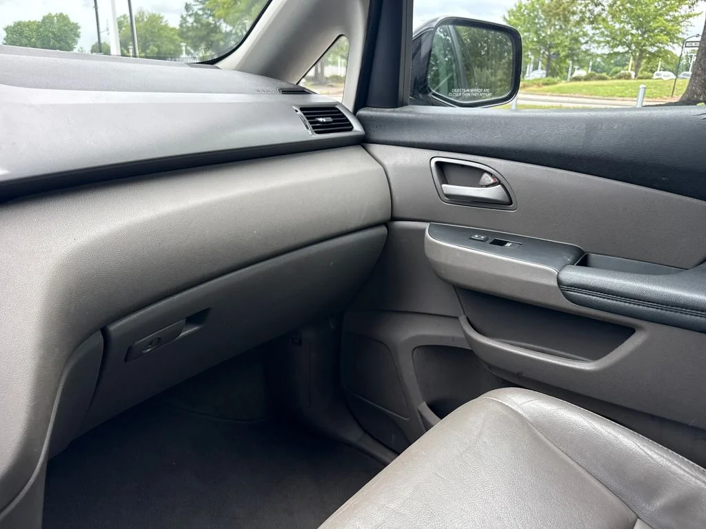 Used 2013 Alabaster Silver Metallic Honda EX-L image 17