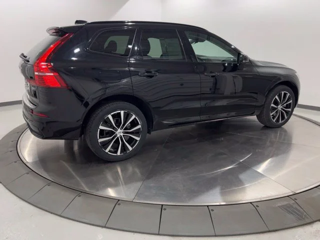 Used 2024 Onyx Black Volvo Plus image 5