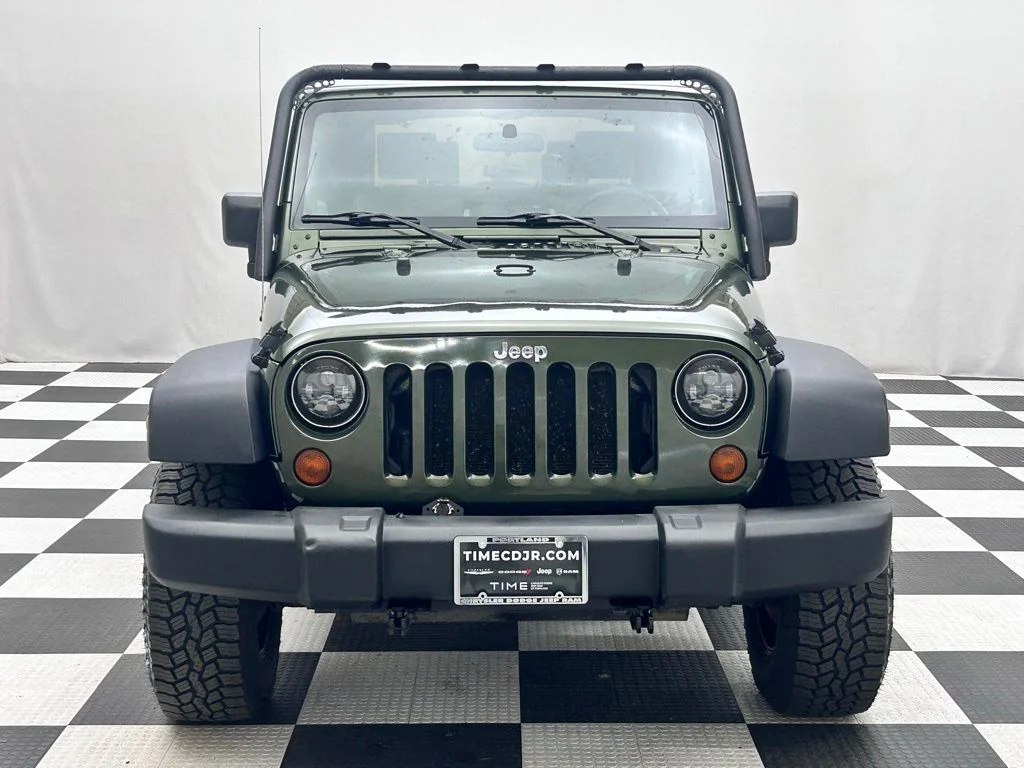 Used 2009 Green Jeep X image 3