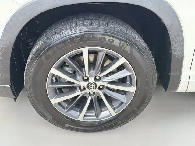 Used 2018 Blizzard Pearl Toyota XLE image 40