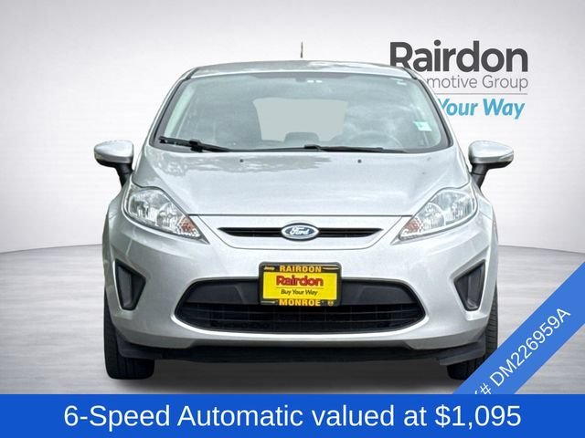 Used 2013 Ingot Silver Metallic Ford SE image 2
