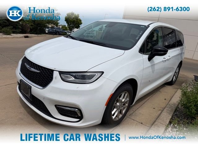 2024 Chrysler Pacifica Touring L's photo