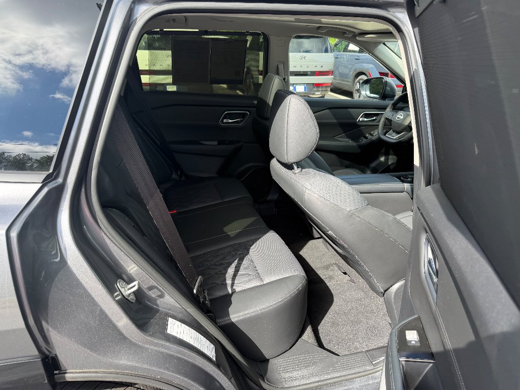 2026 Nissan Rogue Platinum - Photo 18