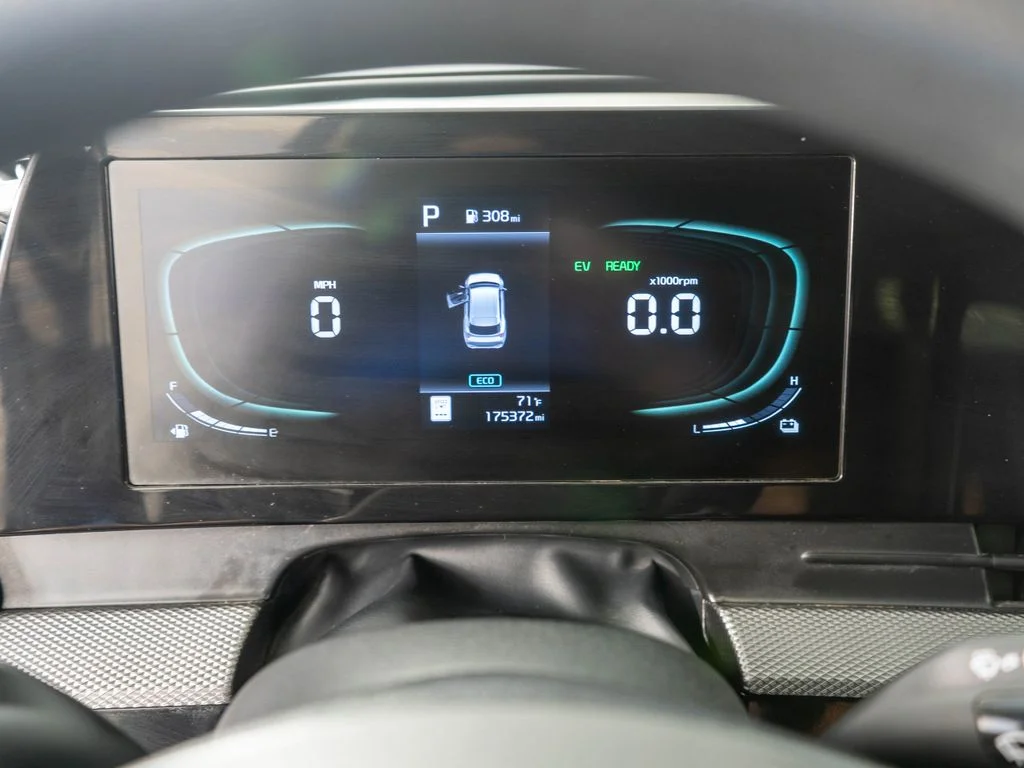 Used 2023 White Kia LX image 17