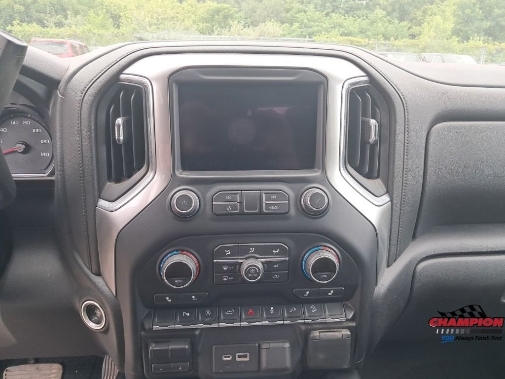 Used 2019 Silver Chevrolet RST image 18