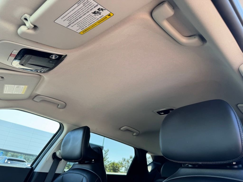 Used 2023 Steel Gray Kia Wind image 18