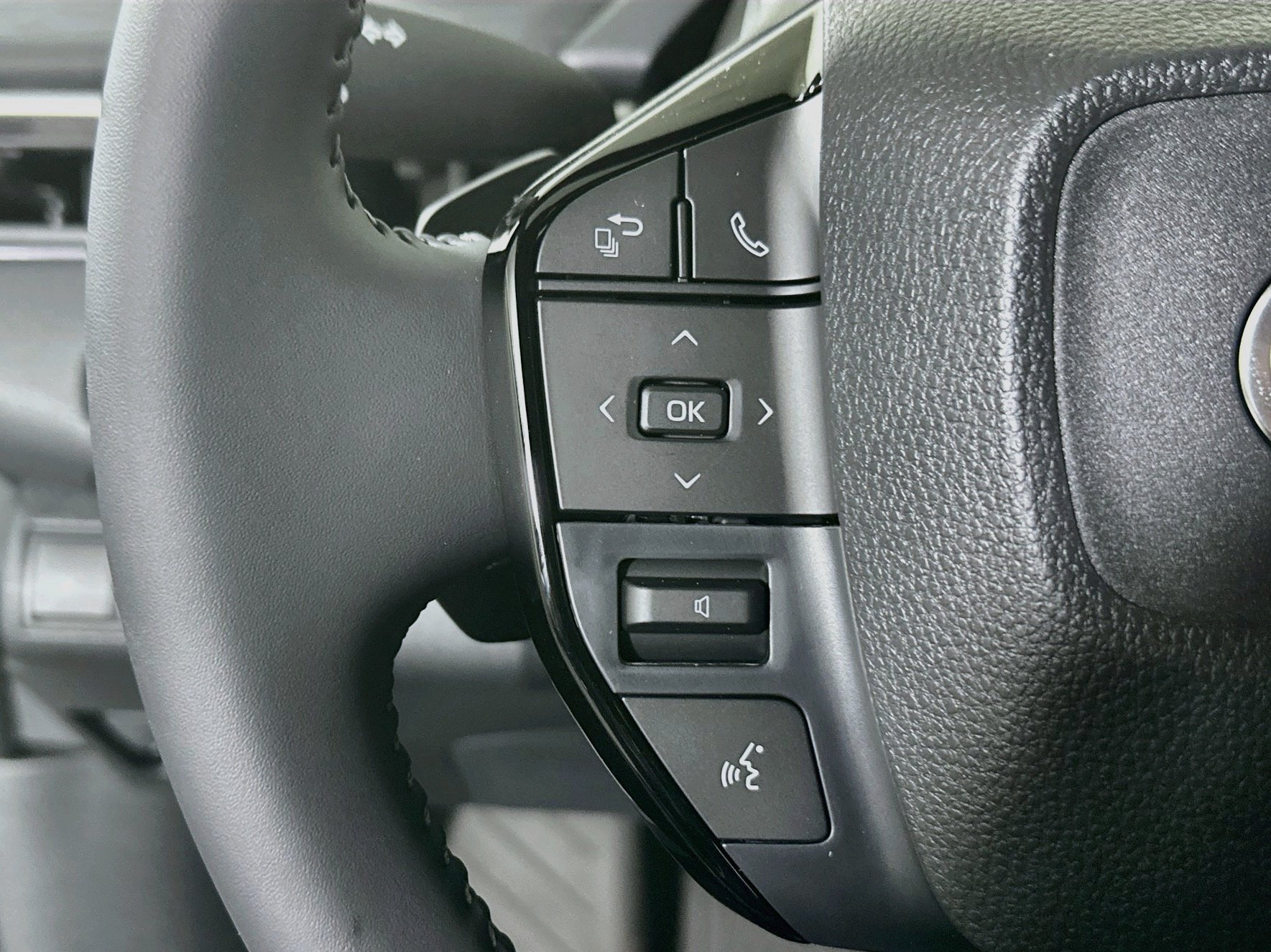 New 2026 Wind Chill Pearl Toyota SE image 15