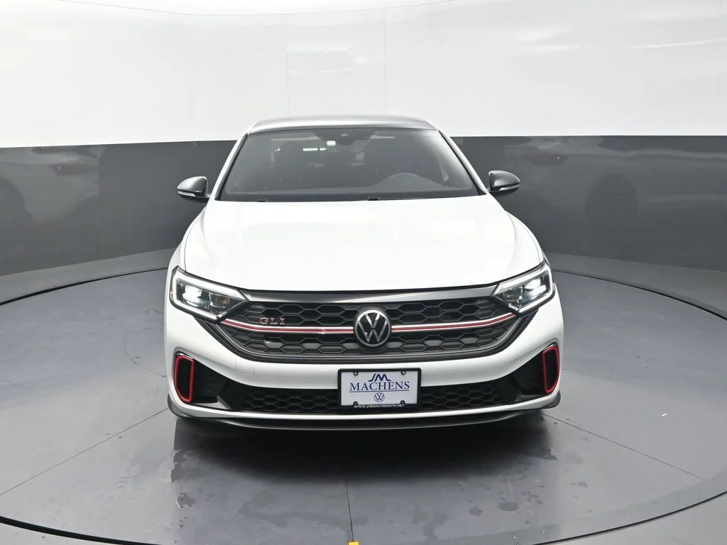 Used 2022  Volkswagen 2.0T Autobahn image 2