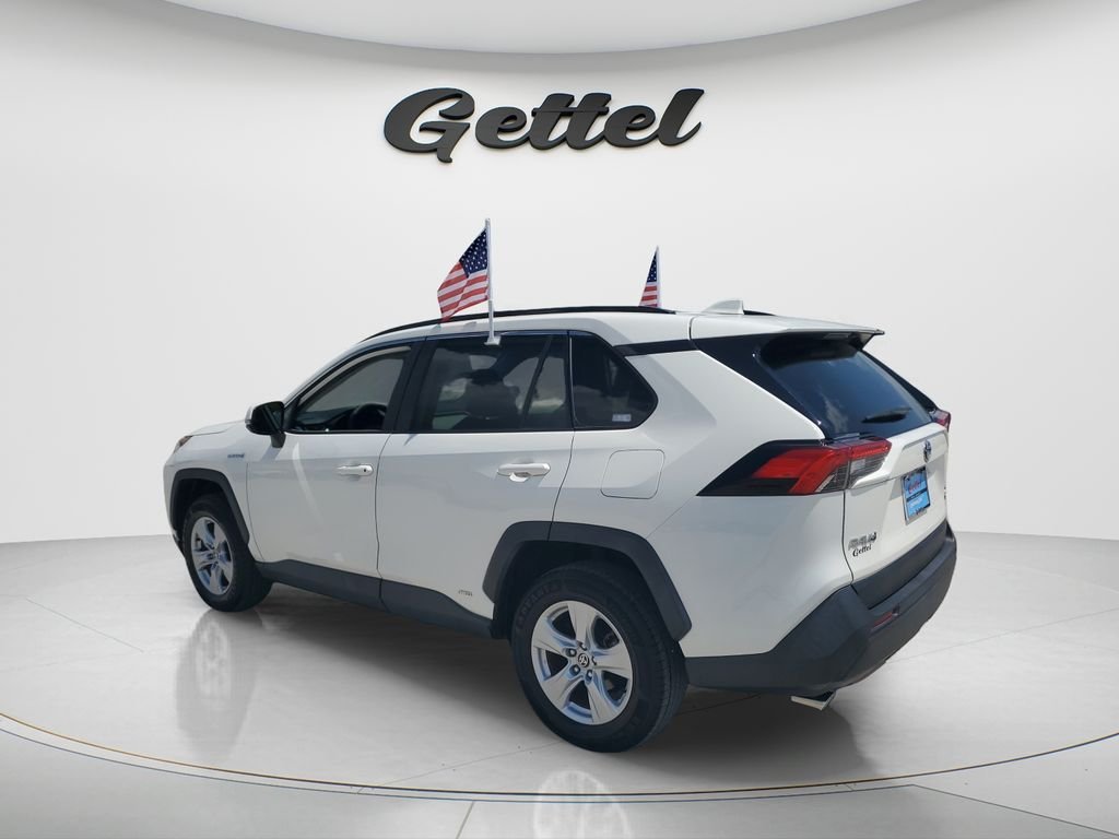 Used 2020 White Toyota XLE image 7