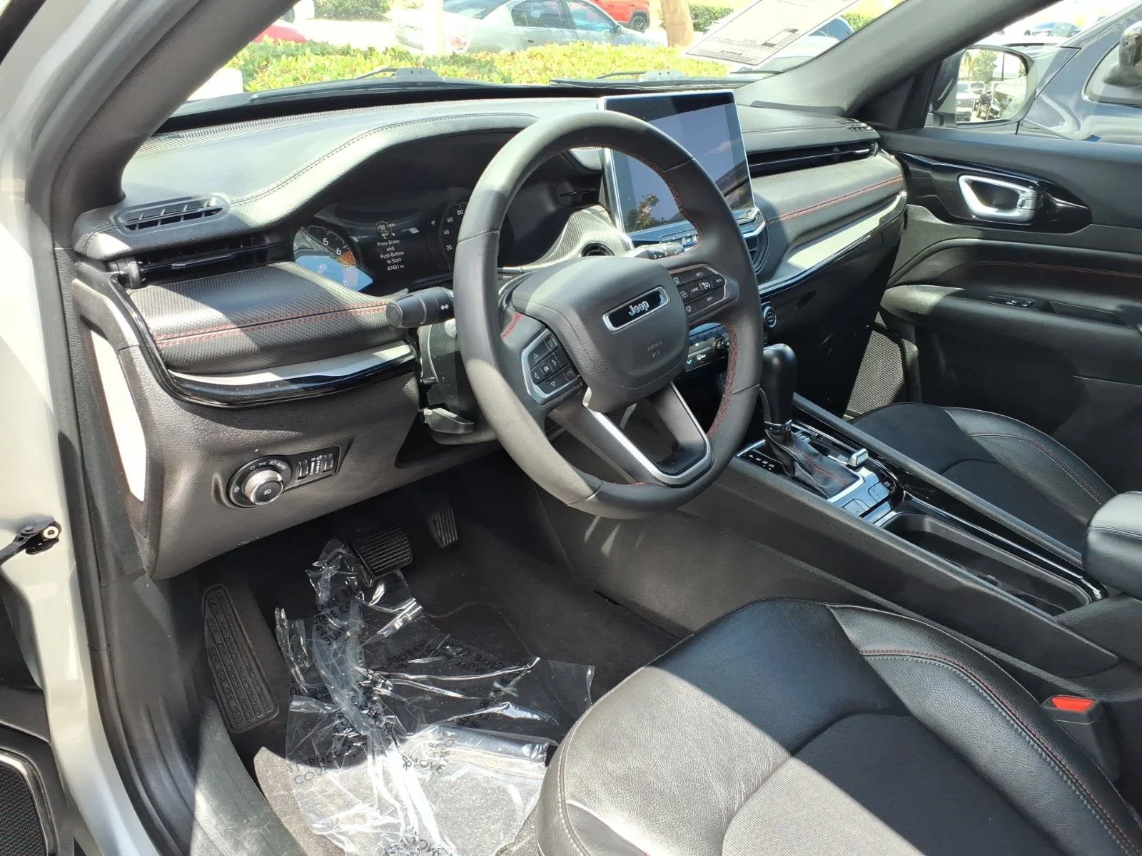 Used 2025 Silver Zynith Metallic Clearcoat Jeep Trailhawk image 10