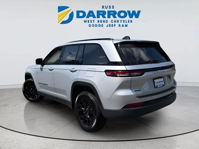 Used 2025 Silver Jeep Altitude image 3