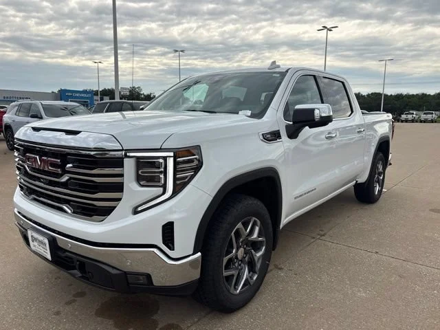 2026 GMC Sierra 1500 SLT - Photo 9