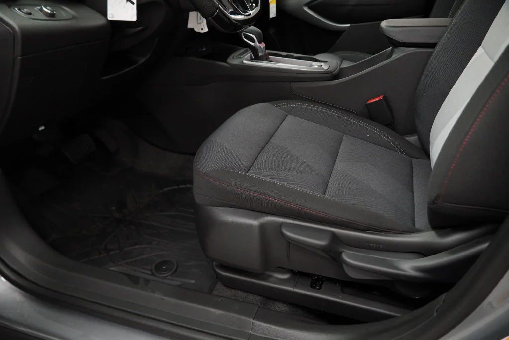 New 2026 Sterling Gray Metallic Chevrolet 1RS image 31