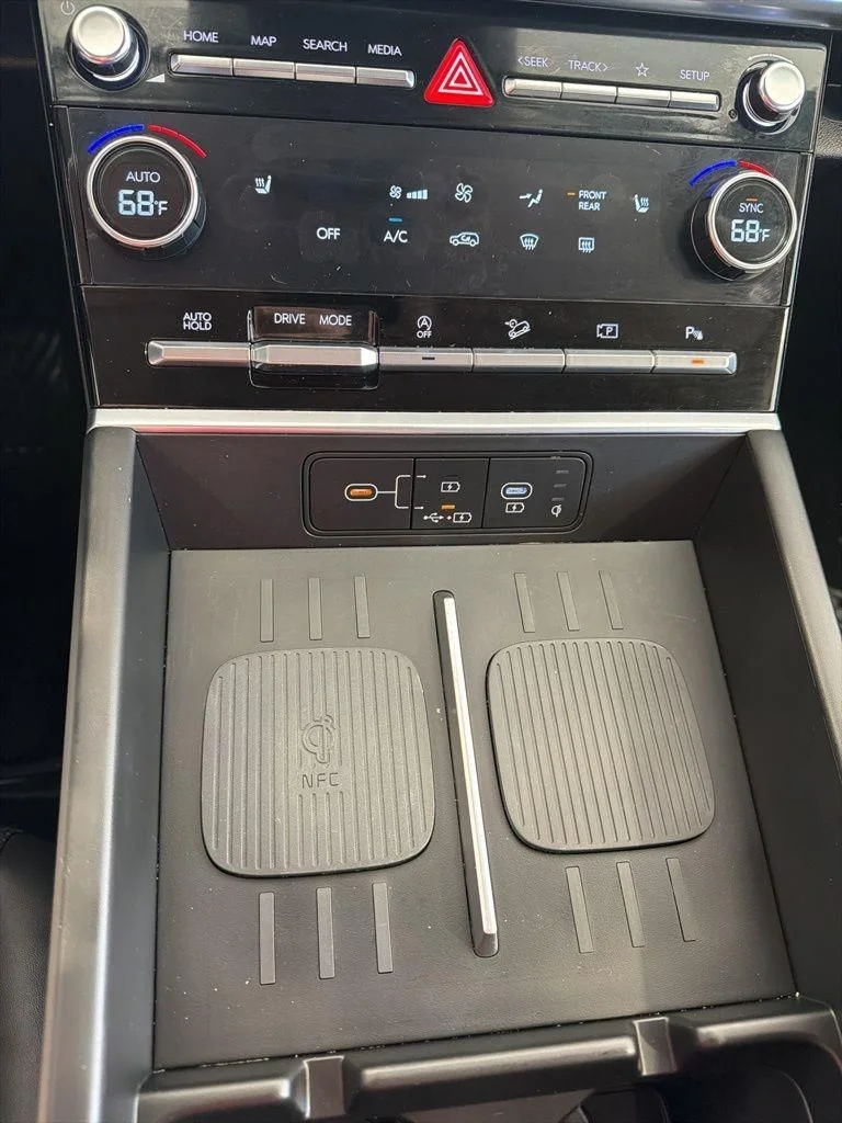 Used 2025 White Hyundai SEL image 11