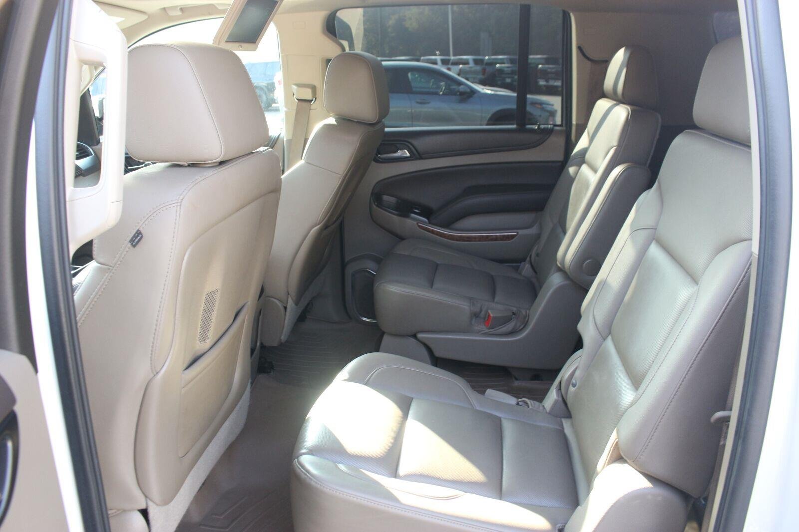 Used 2016 IRIDESCENT PEARL TRICOAT Chevrolet LTZ image 36
