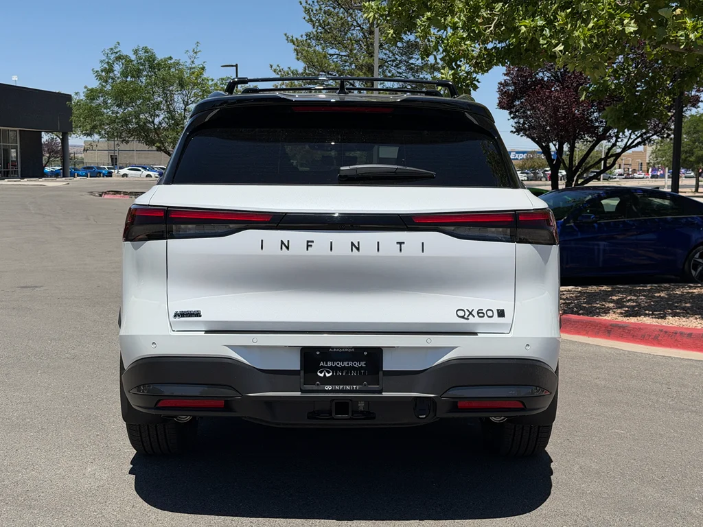 New 2027 2T RAD WHT INFINITI Autograph AWD image 5