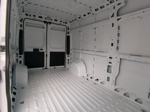 New 2026 Bright White Clear-Coat Exterior Paint RAM High Roof image 15