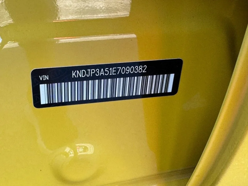 Used 2014 Solar Yellow Kia Plus image 23
