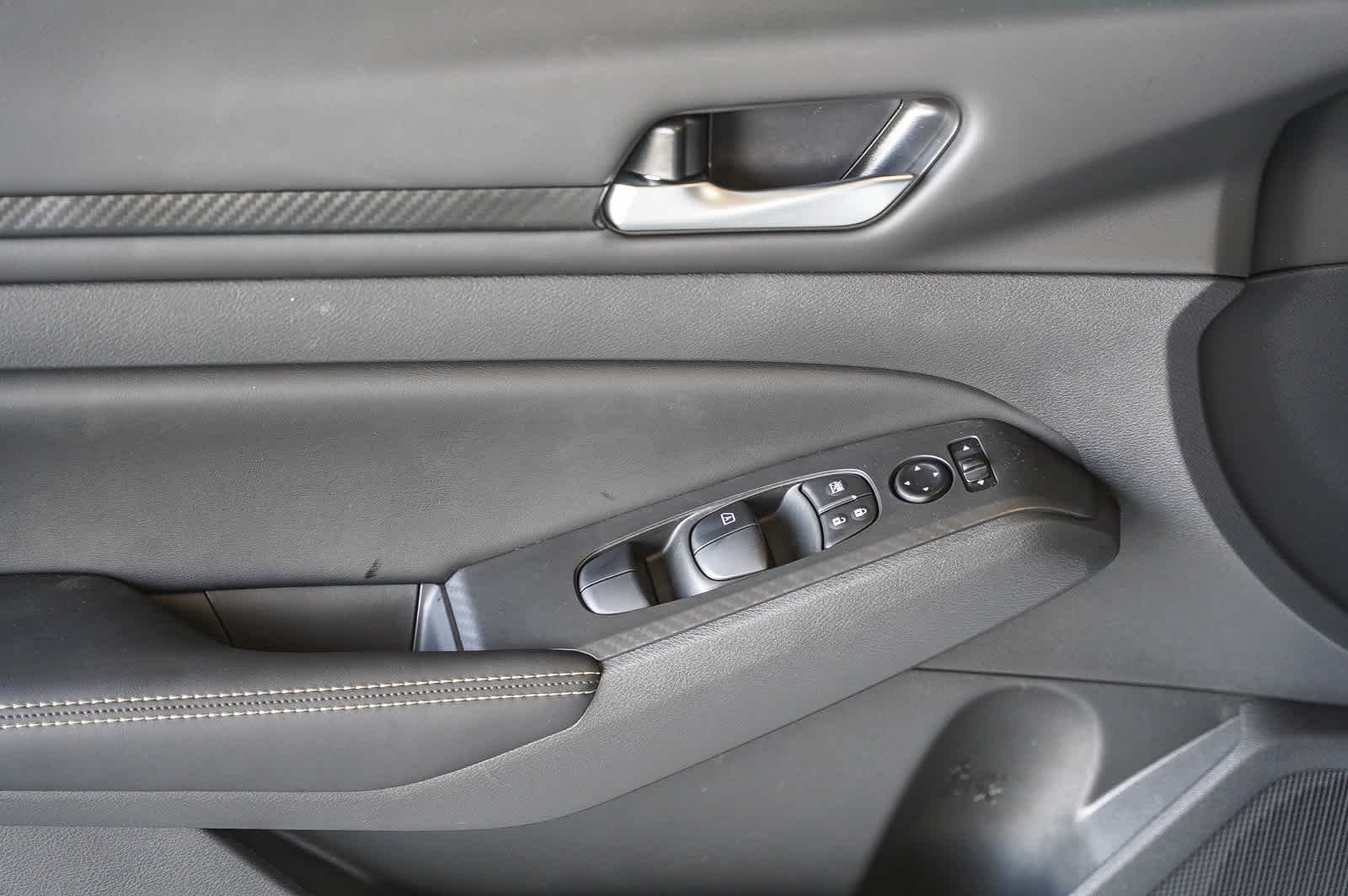 2025 Nissan Altima SV - Photo 22