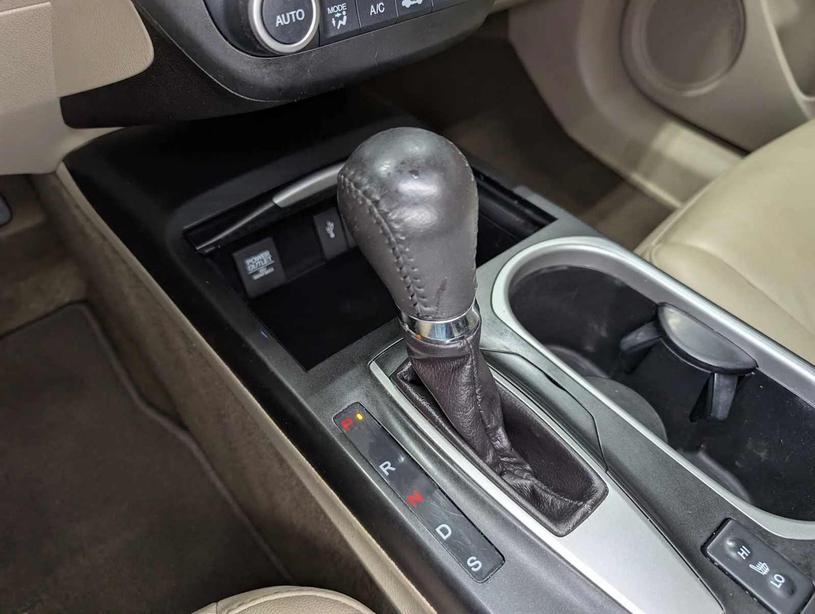 Used 2018 White Diamond Pearl Acura  image 28