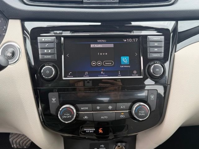 Used 2019 White Nissan SV image 27