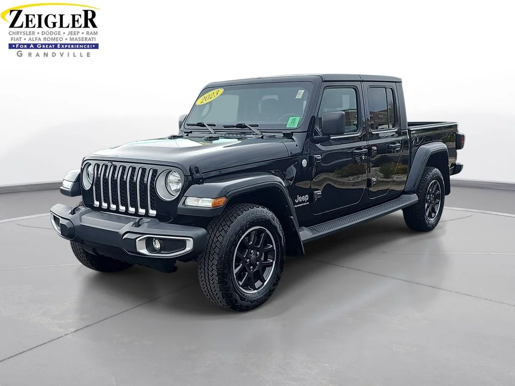 2023 Jeep Gladiator Overland's photo