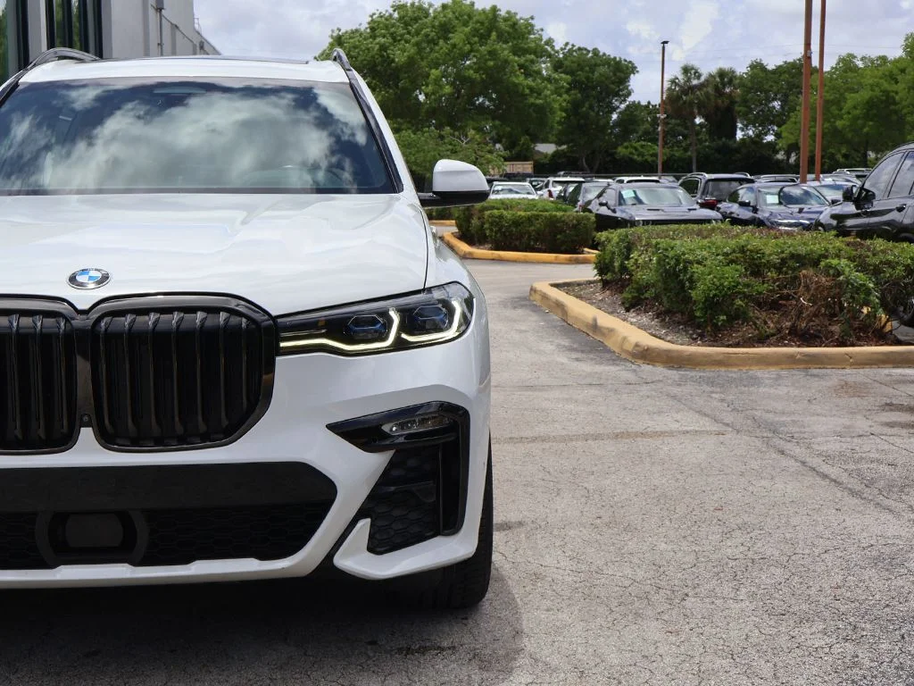 Used 2021 White BMW M50i image 20