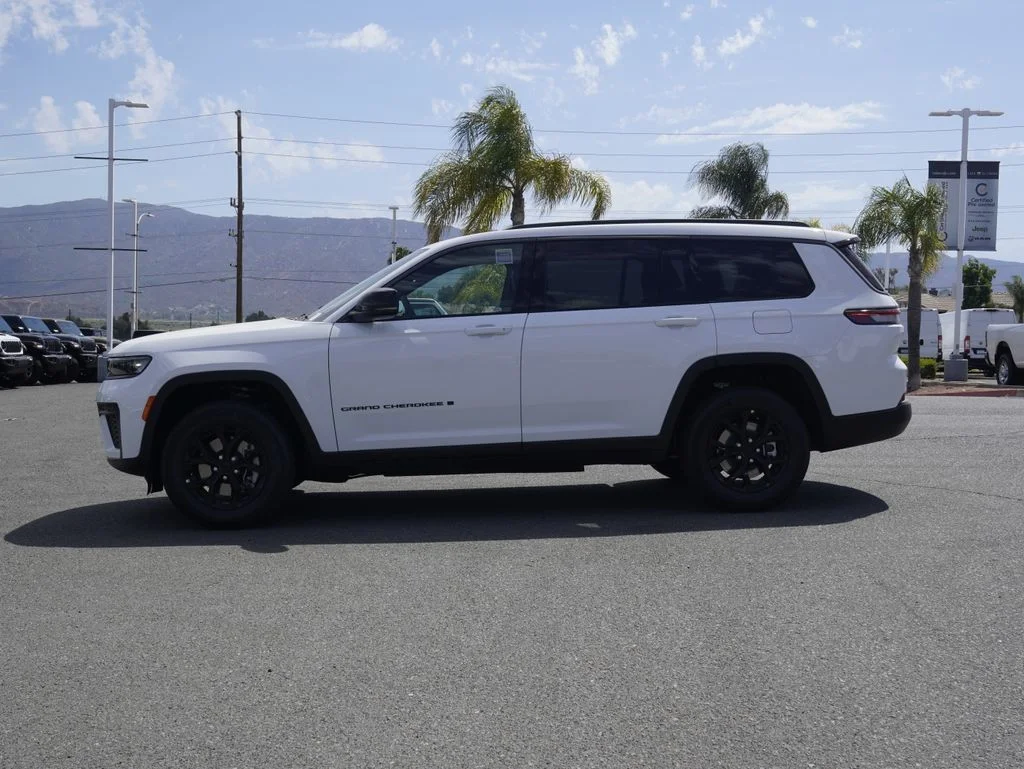 New 2026 Bright White Clearcoat Jeep Altitude image 6