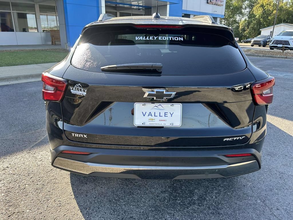 New 2026 Mosaic Black Metallic Chevrolet ACTIV image 4