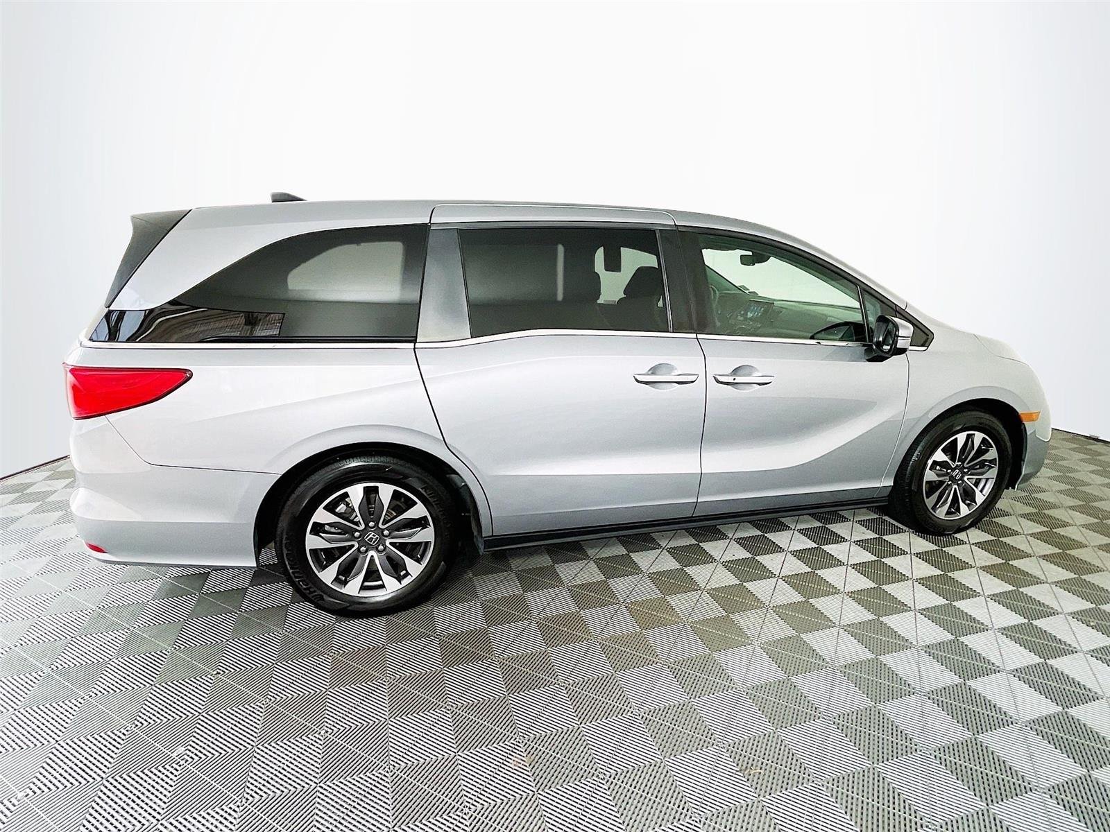 Used 2022 Lunar Silver Metallic Honda EX-L image 12