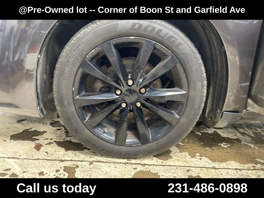 Used 2014 Gray Dodge SE image 11