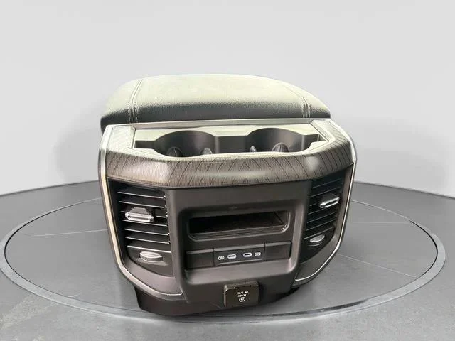 New 2026 Diamond Black Crystal Pearl-Coat Exterior Paint RAM BIG HORN image 15