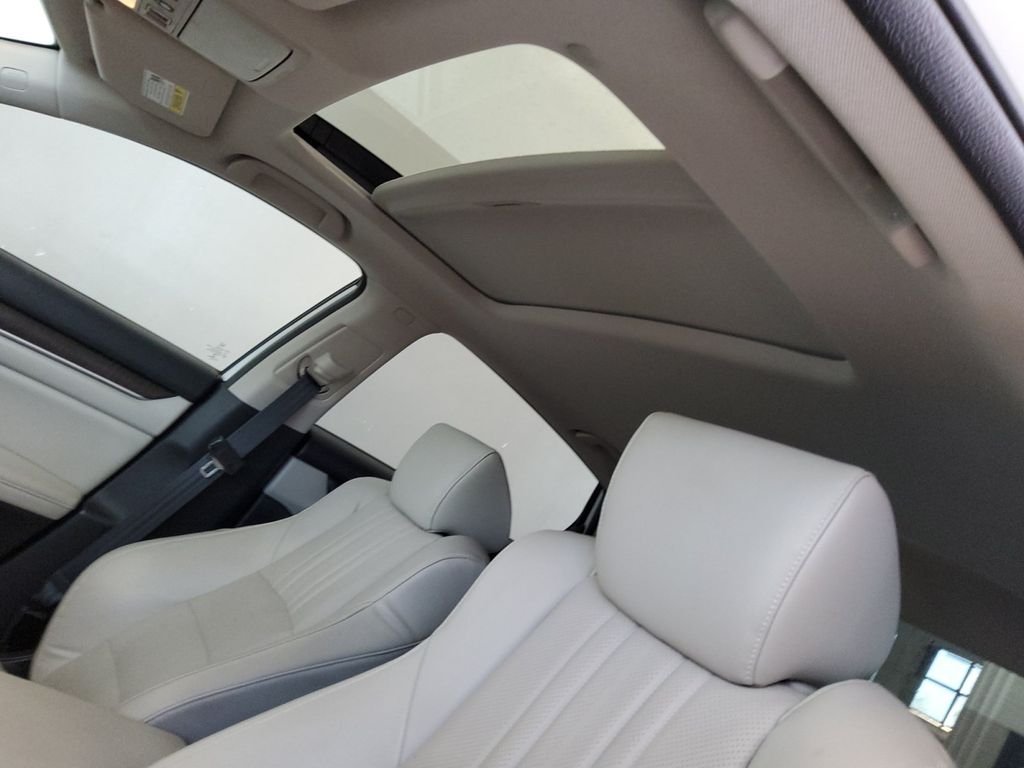 Used 2018  Honda Touring image 25