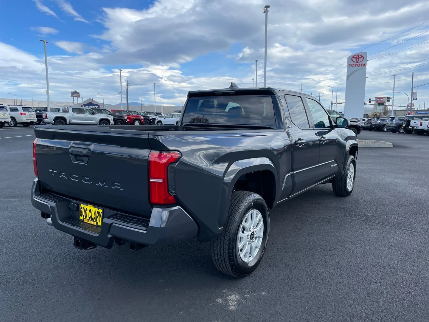 New 2026  Toyota SR5 image 3