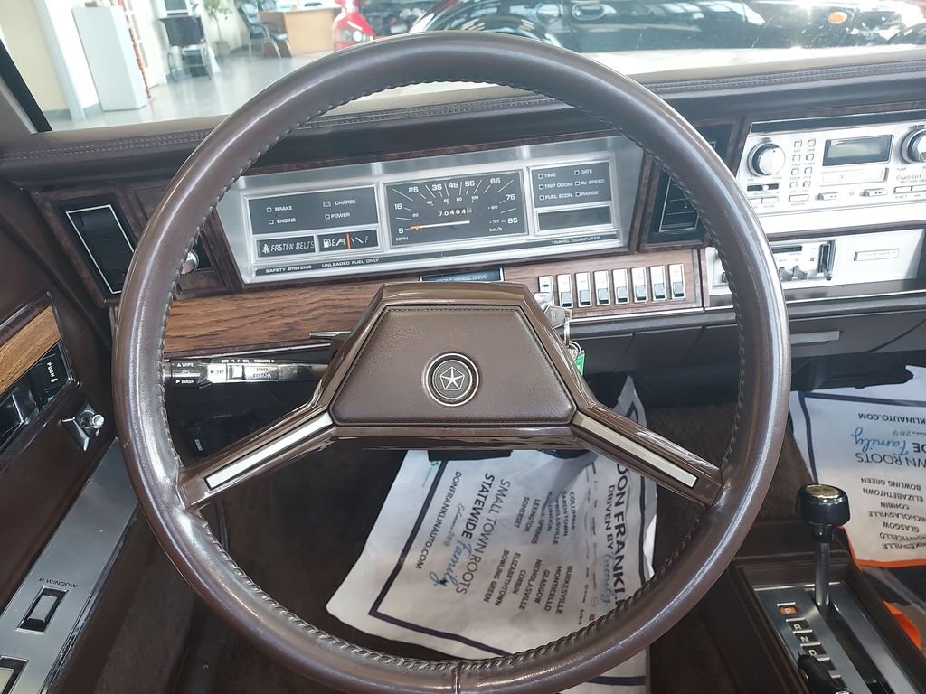 Used 1983 White Chrysler  image 17