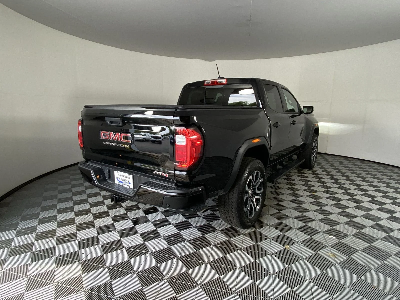 Used 2024 Onyx Black GMC 4WD AT4 image 7