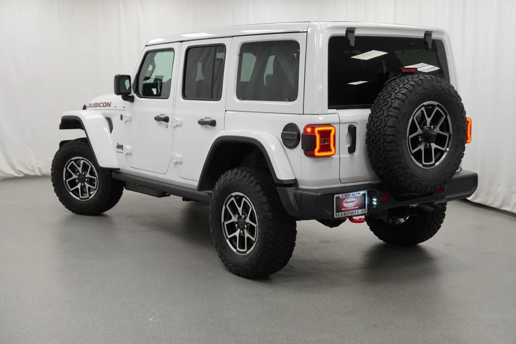New 2026 Bright White Clear-Coat Exterior Paint Jeep Rubicon image 13