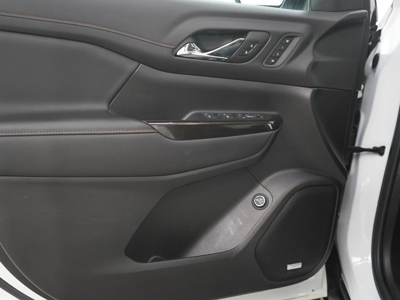 Used 2022 Summit White GMC AT4 image 19