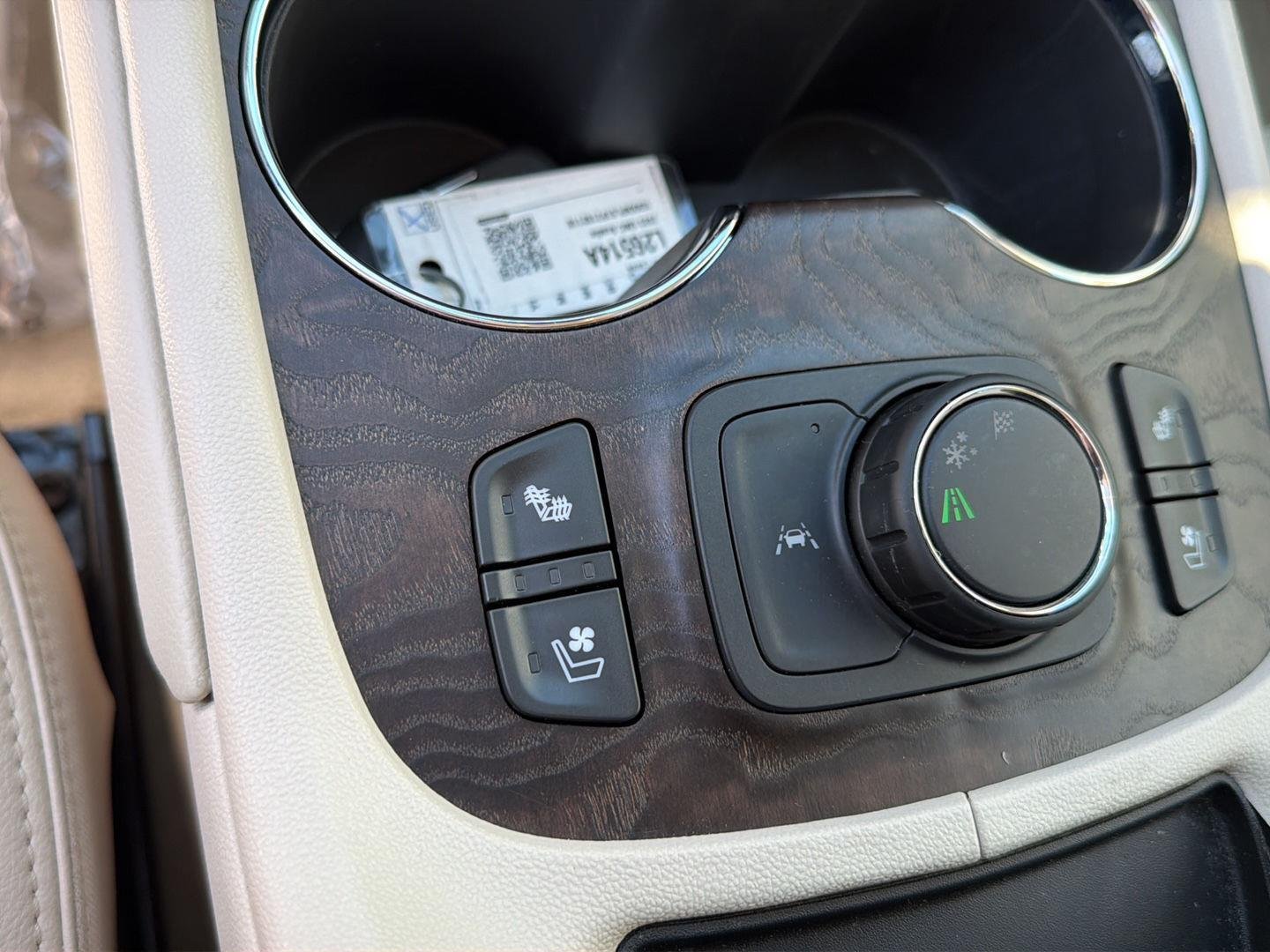 Used 2023 White Frost Tricoat GMC Denali image 29