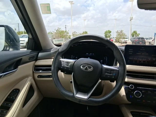Used 2024 Red INFINITI LUXE image 9