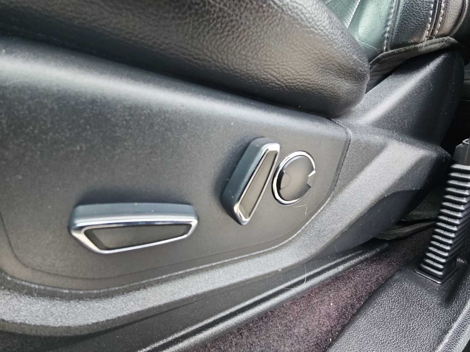 Used 2017 White Platinum Tri-Coat Metallic Ford Lariat image 14