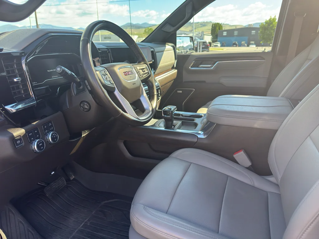 Used 2023 Sterling Metallic GMC SLT image 5