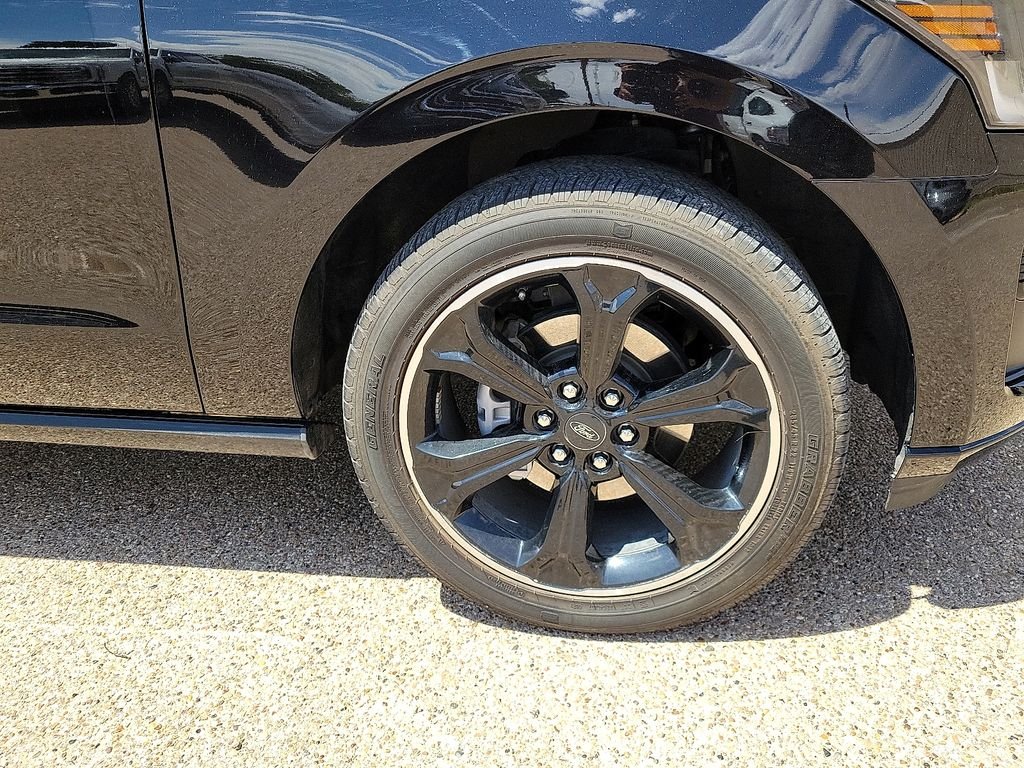 Used 2023 Black Ford Limited image 14