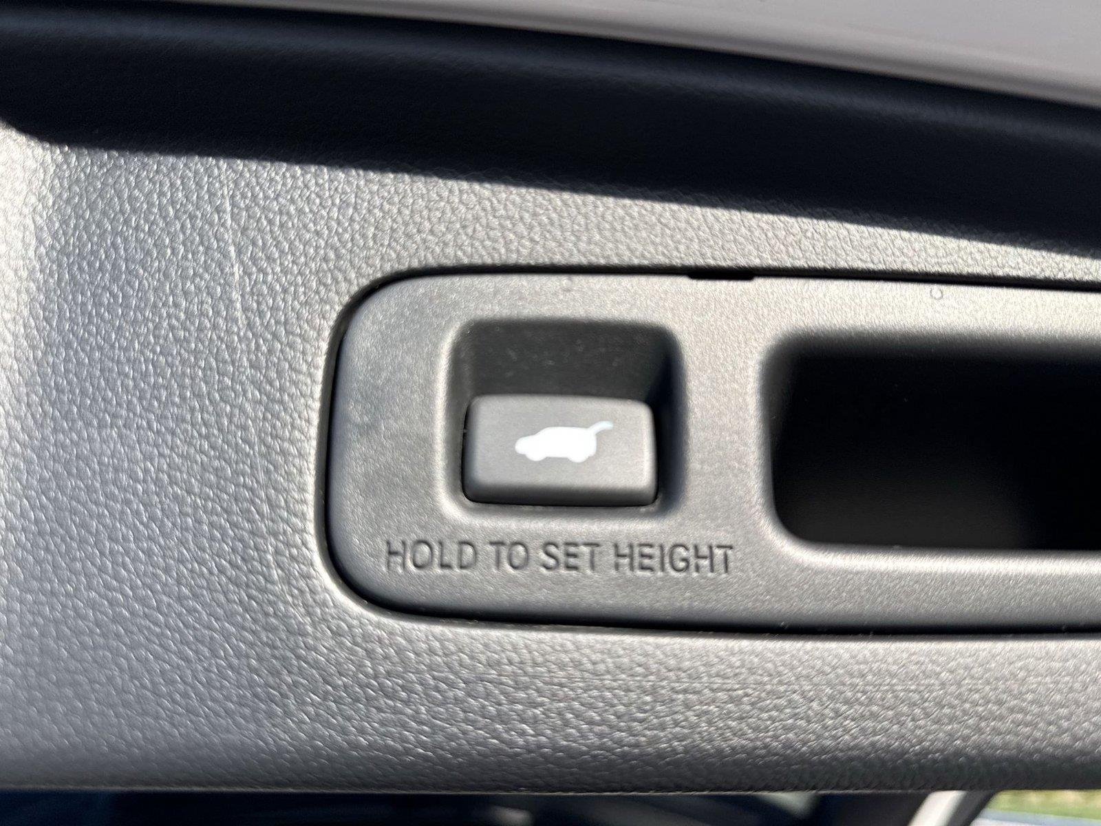 Used 2023 Platinum White Pearl Honda EX-L image 19