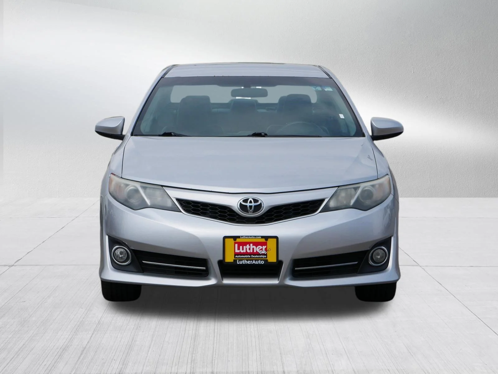 Used 2014 Toyota Camry SE with VIN 4T1BF1FK9EU334867 for sale in Vadnais Heights, Minnesota